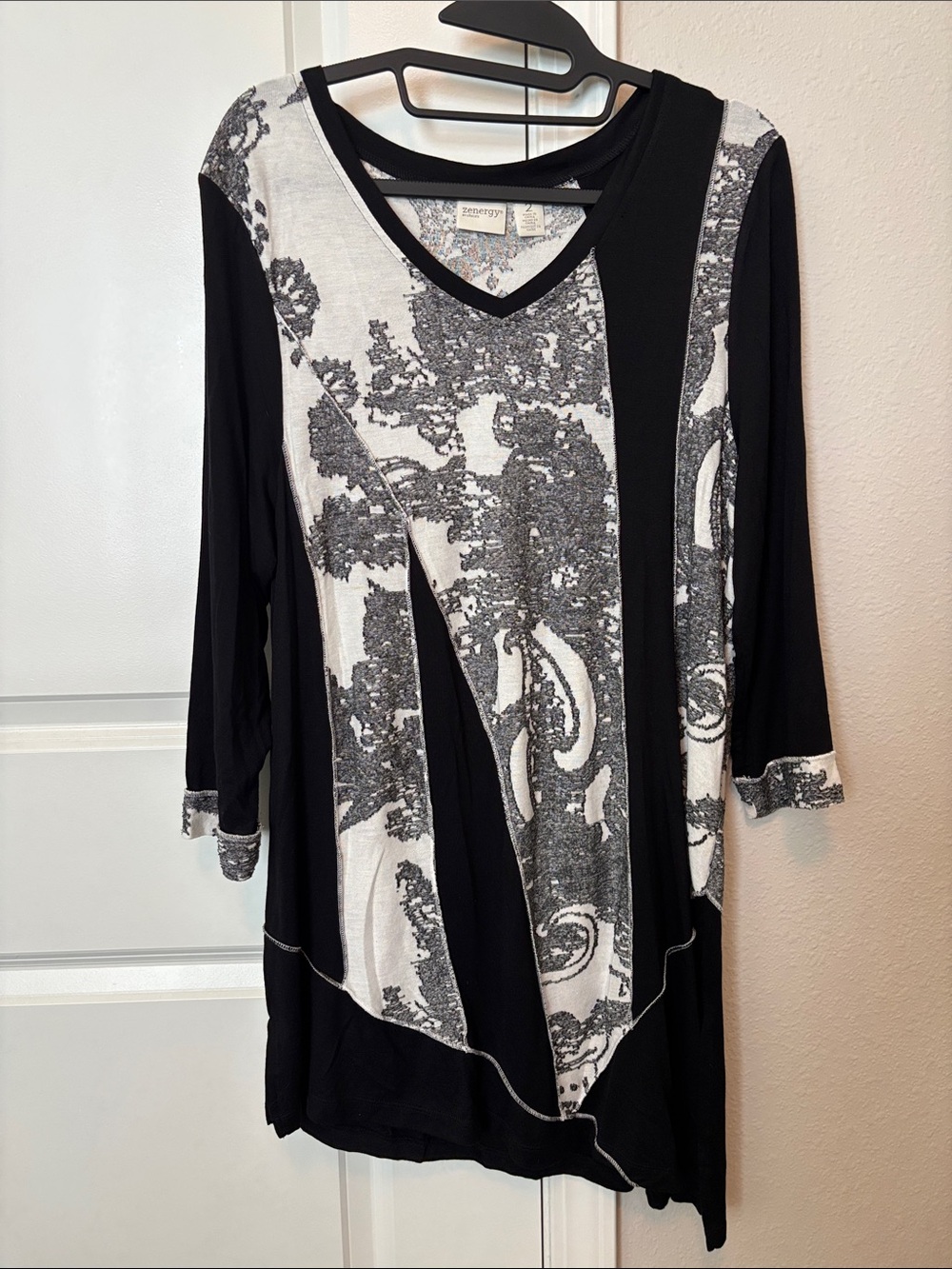 Zenergy by Chico’s Paisley Tunic sz 2 (L) Abstract color block asymmetric